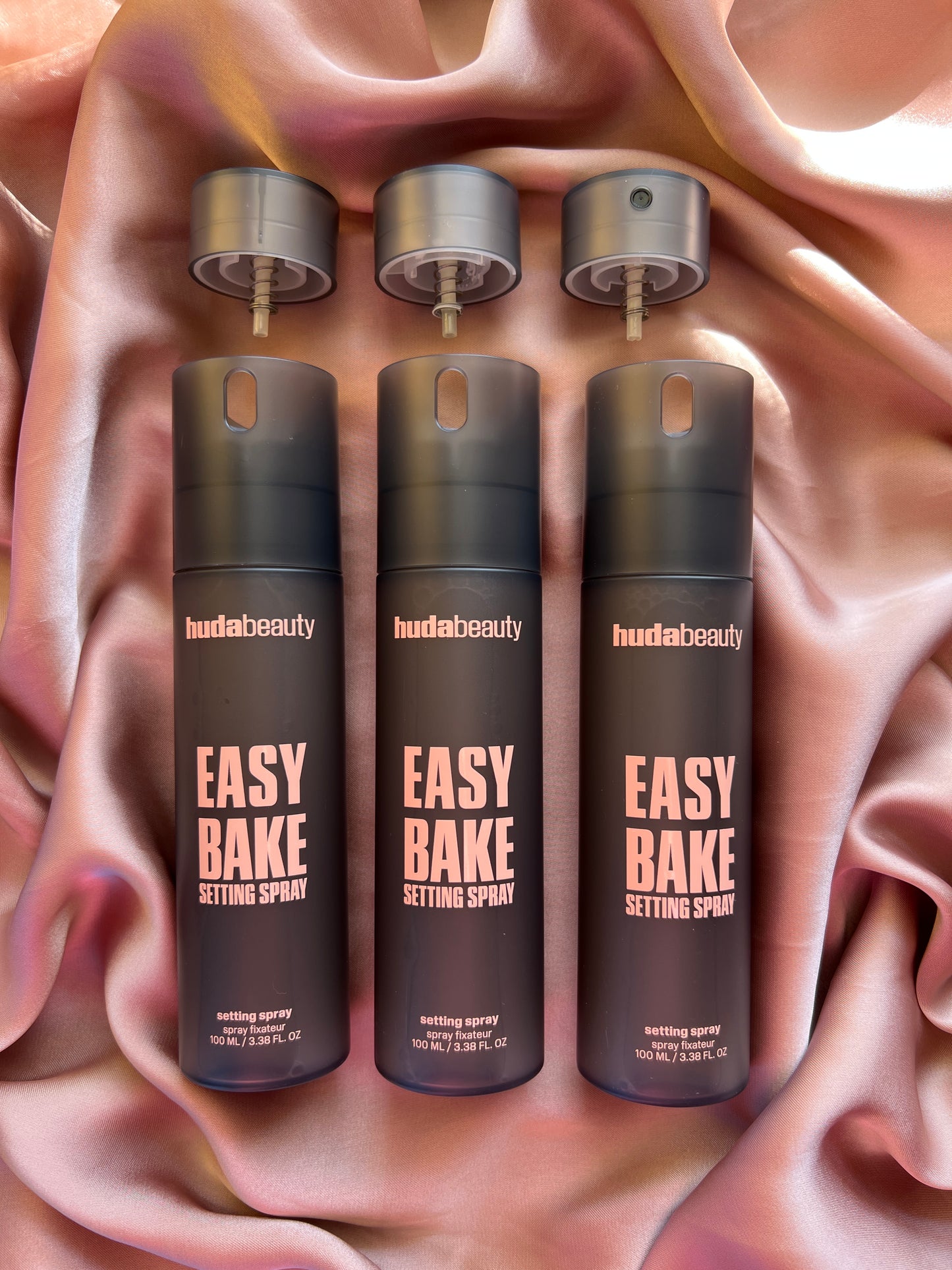 HUDA BEAUTY
Easy Bake Blurring Setting Spray with 16-Hour Wear ( PACKAGING DEFECT)