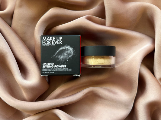MAKE UP FOR EVER 
HD Skin Shine-Controlling & Blurring Setting Powder