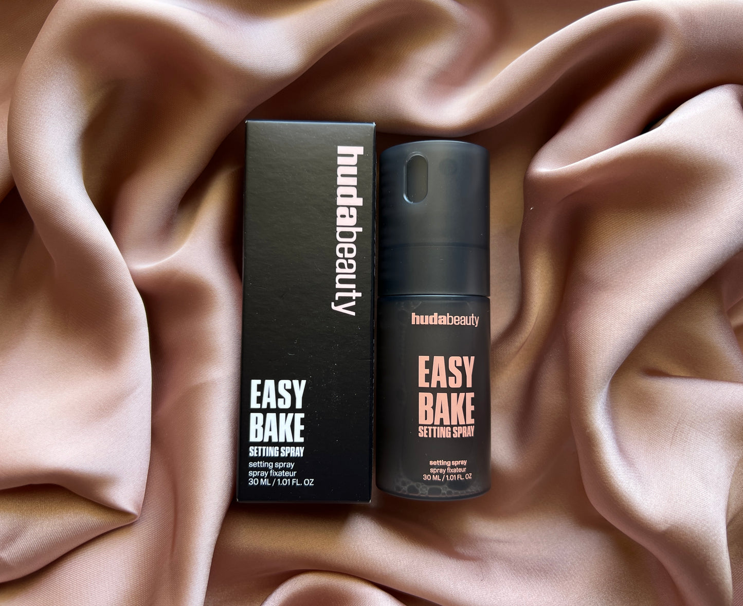 HUDA BEAUTY 
Easy Bake Blurring Setting Spray with 16-Hour Wear