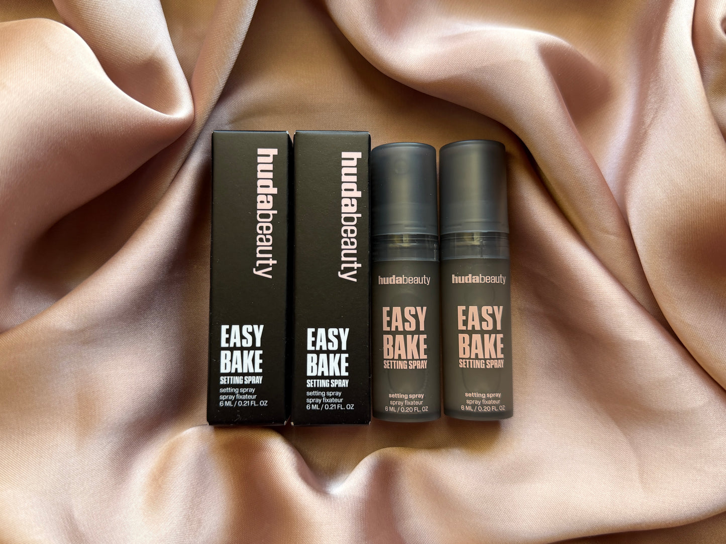 HUDA BEAUTY 
Easy Bake Blurring Setting Spray with 16-Hour Wear