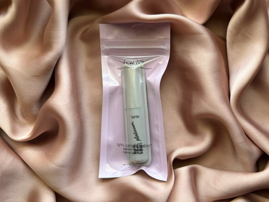 tarte 
lights, camera, lashes™ 4-in-1 volumizing & conditioning platinum mascara