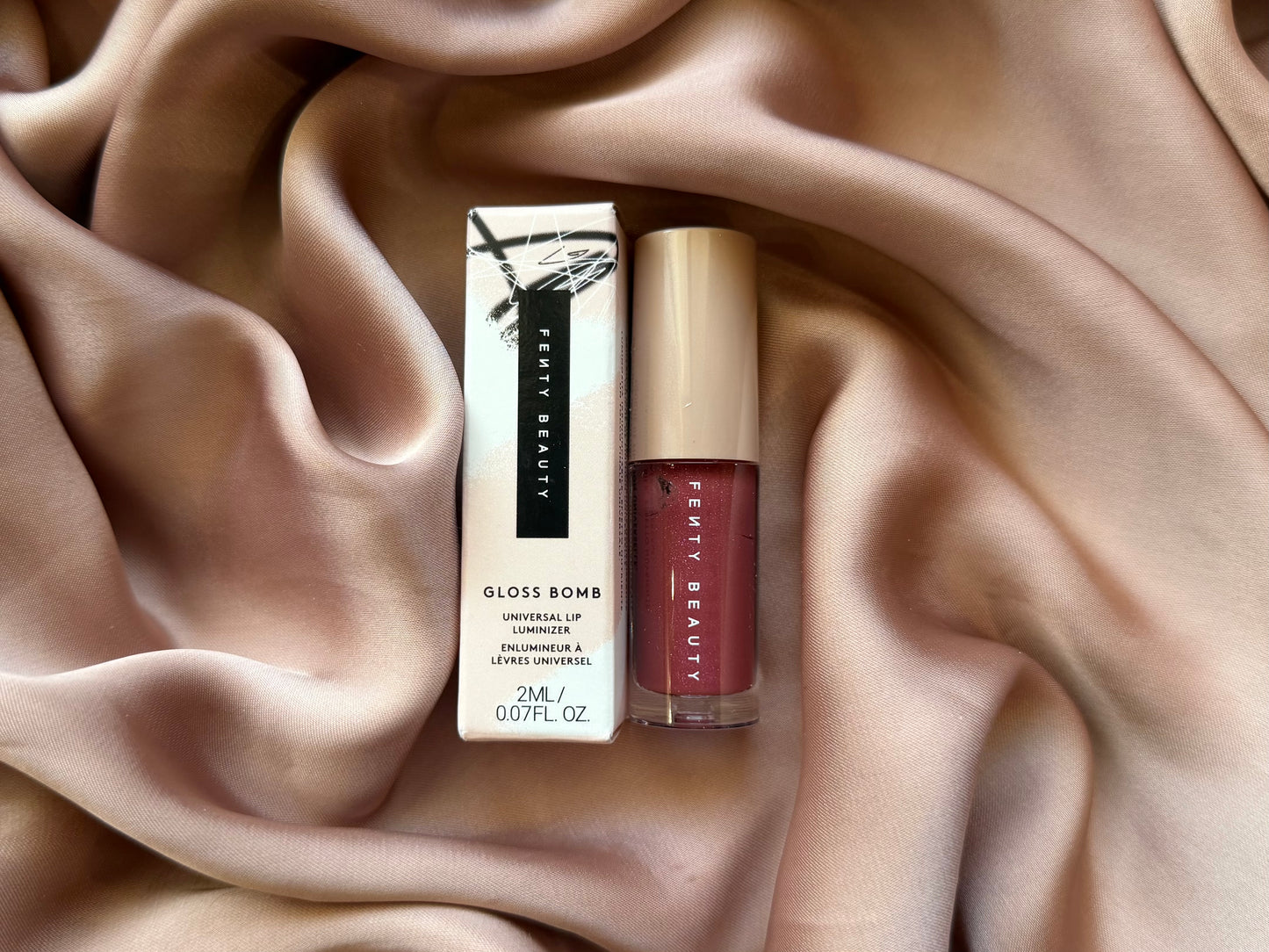 Fenty Beauty by Rihanna
Gloss Bomb Universal Lip Luminizer