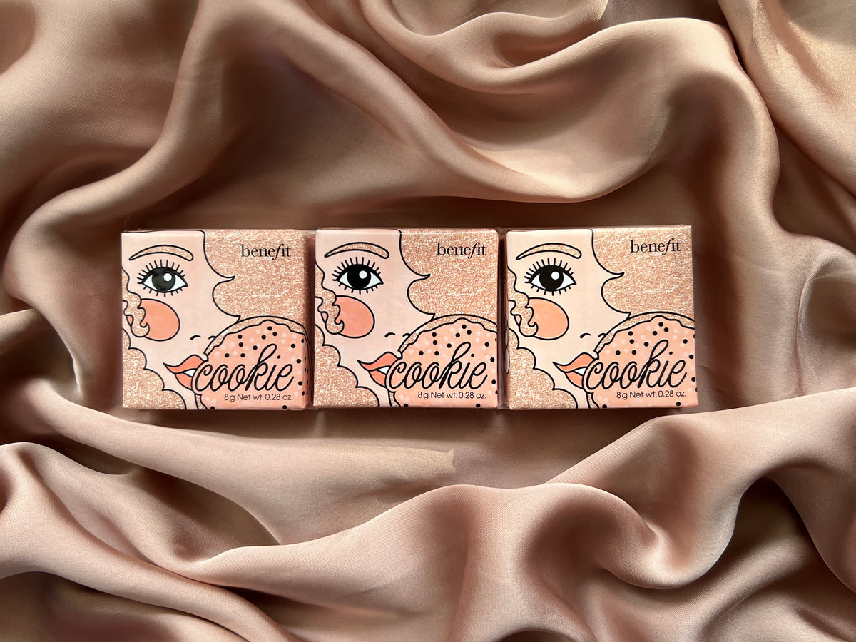 Benefit Cosmetics 
Cookie Shimmer Finish Powder Highlighters