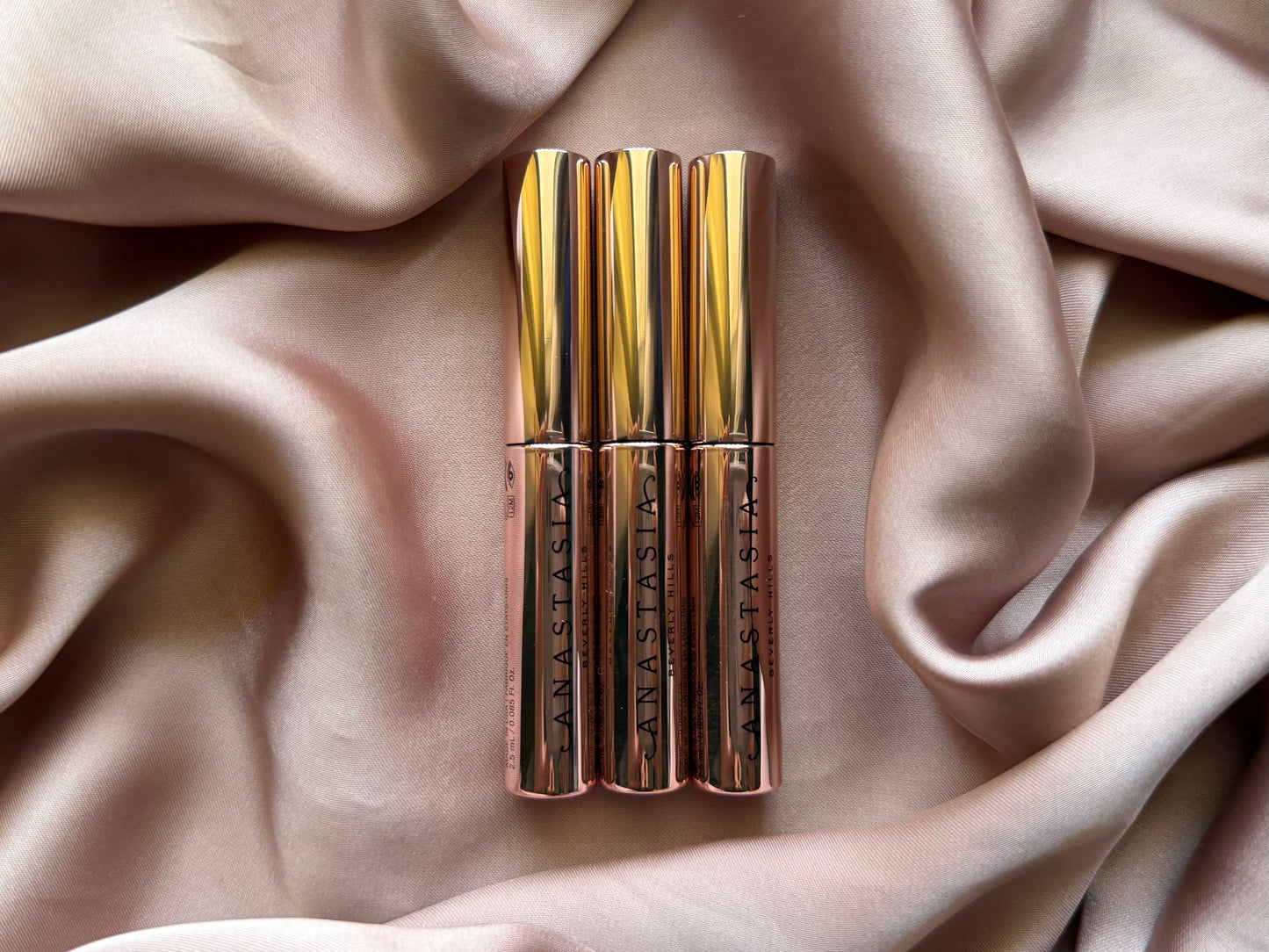 Anastasia Beverly Hills 
Clear Brow Gel Flexible Medium-Hold Eyebrow Setter (without packaging)