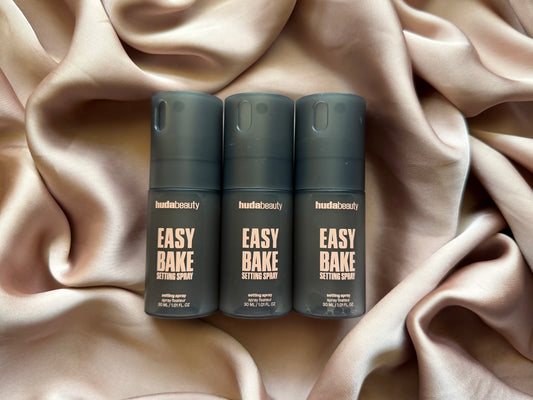 HUDA BEAUTY 
Mini Easy Bake Blurring Setting Spray with 16-Hour Wear ( without packaging )