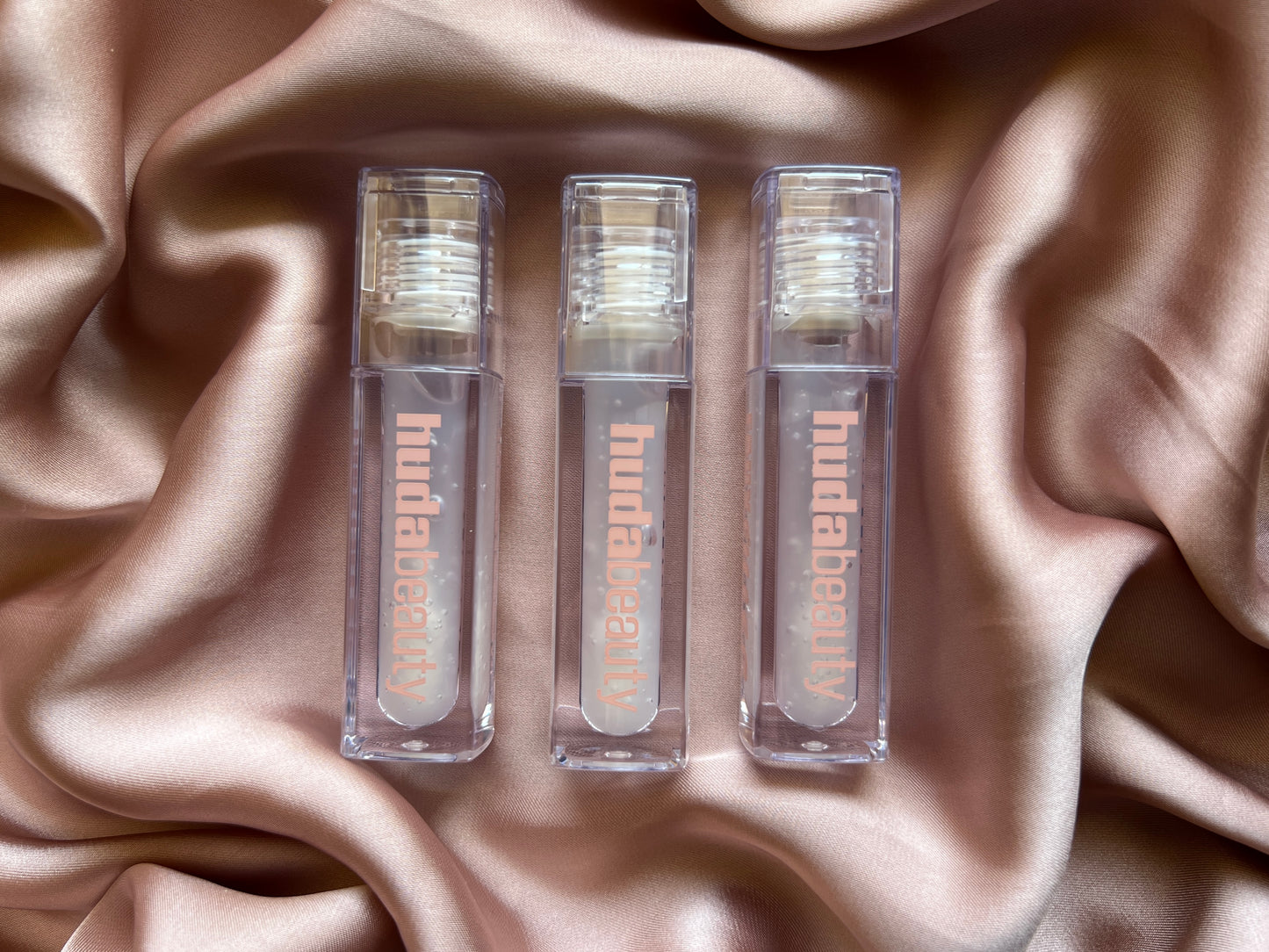 HUDA BEAUTY 
Faux Filler Shiny Non-Sticky Lip Gloss