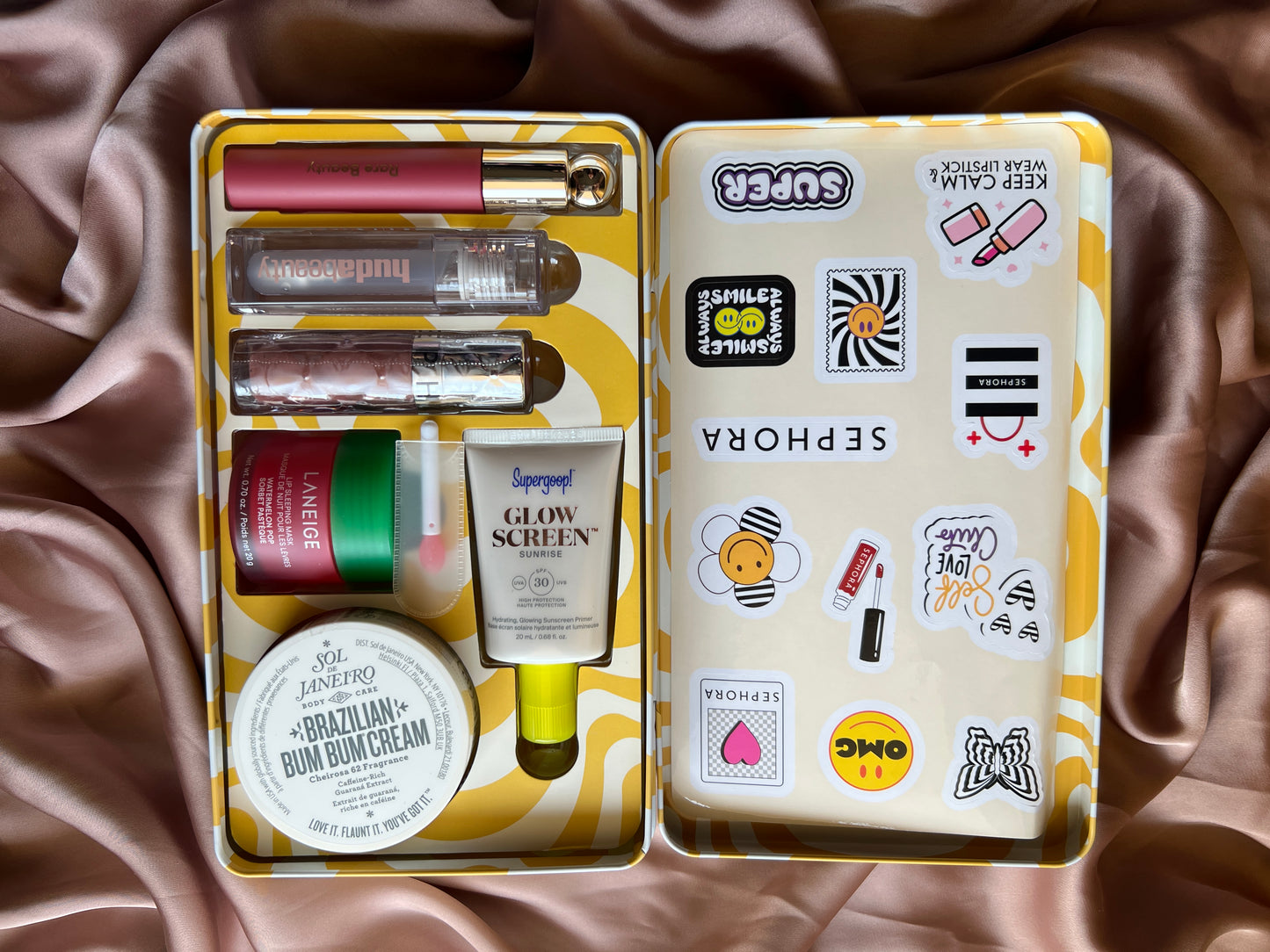 HUDA BEAUTY 
Faux Filler Shiny Non-Sticky Lip Gloss