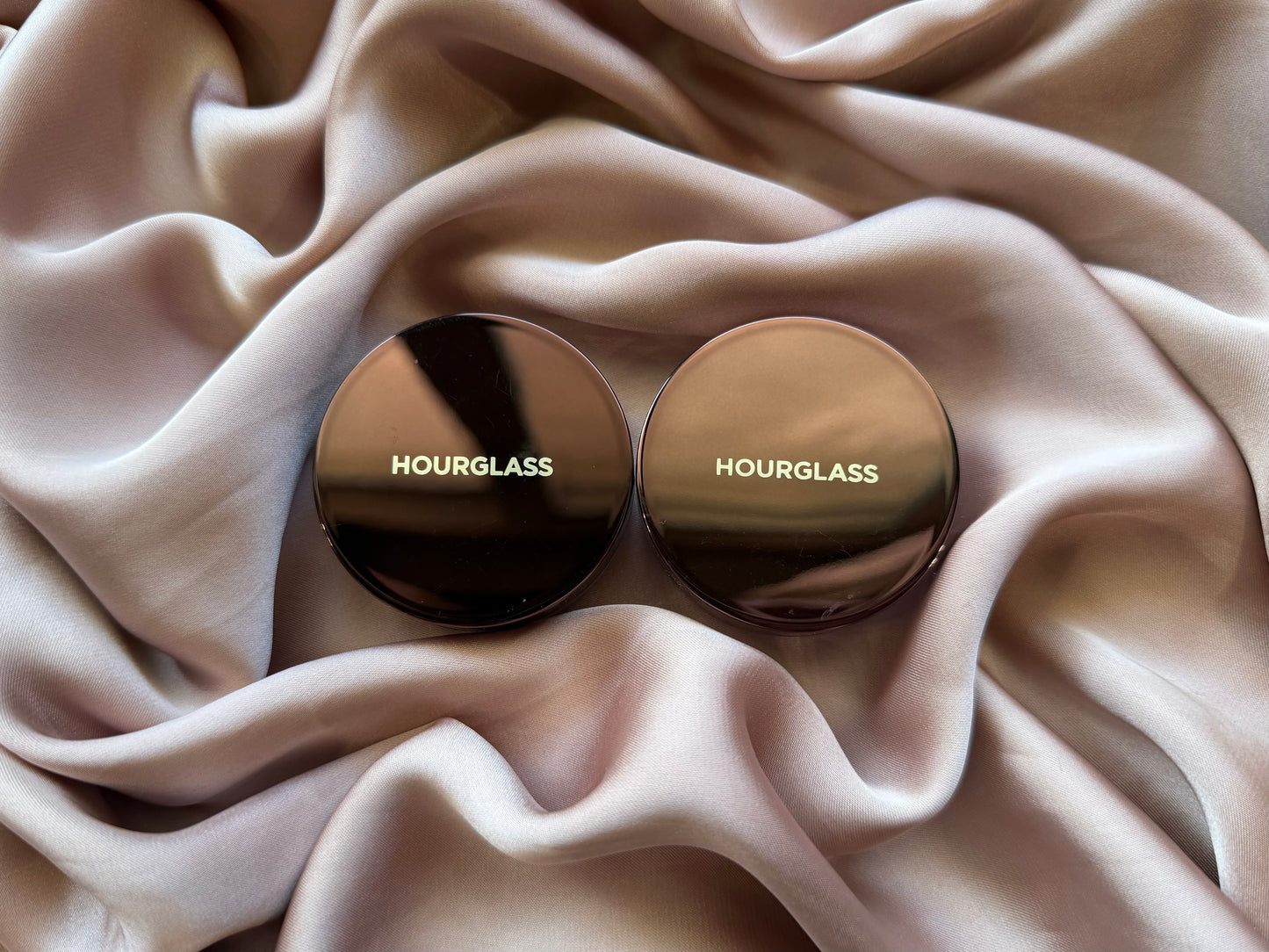 Hourglass 
Veil™ Translucent Setting Powder - Talc Free