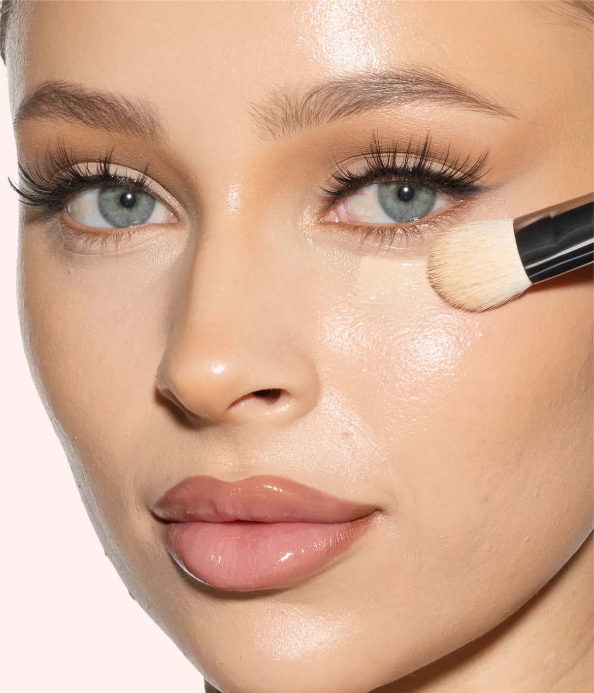 HUDA BEAUTY UNDEREYE BUFF BRUSH