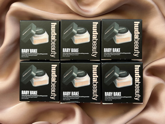 HUDA BEAUTY 
Mini Easy Bake Loose Baking & Setting Powder ( NEW PACKAGING )