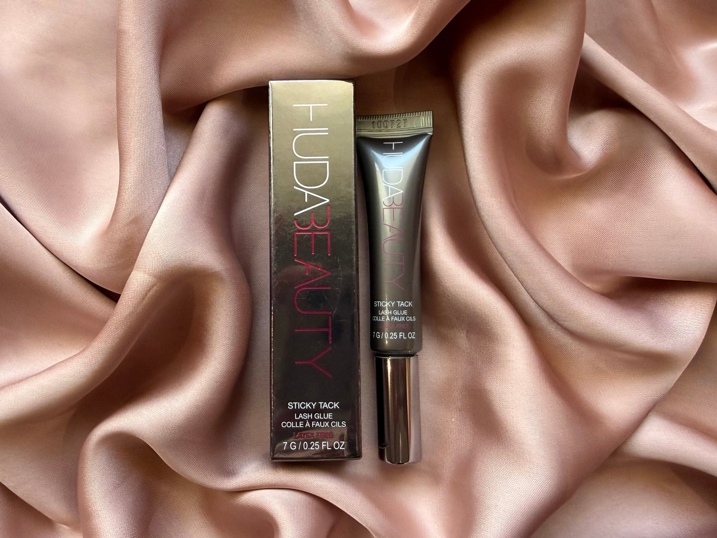 HUDA BEAUTY                            STICKY TACK LATEX-FREE LASH GLUE