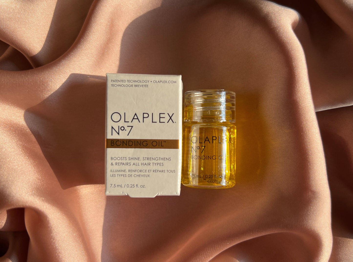 Olaplex
No. 7 Bonding Frizz Reduction & Heat Protectant Hair Oil