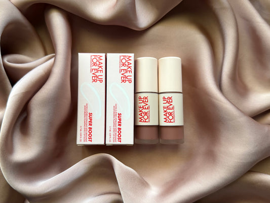 MAKE UP FOR EVER 
Super Boost Moisturizing & Plumping Lip Gloss