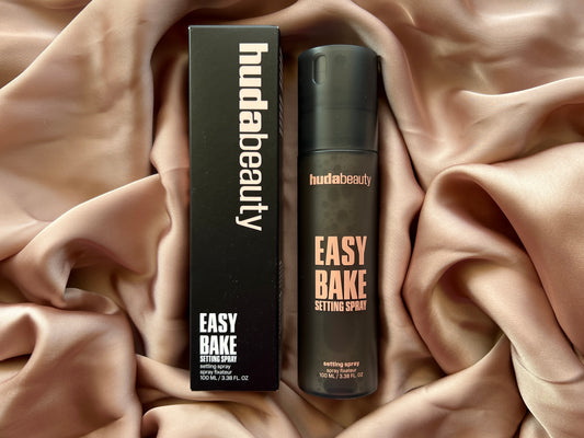 HUDA BEAUTY 
Easy Bake Blurring Setting Spray with 16-Hour Wear